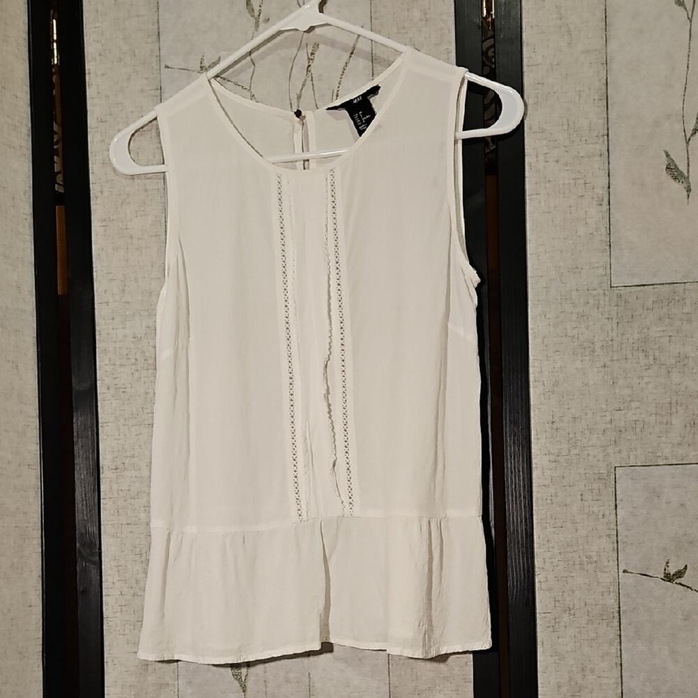 H&M White Sleeveless Peplum Blouse with Buttoned Detail